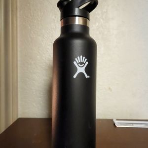 Hydroflask with standard mouth sport cap
